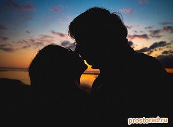 Многие слышали очень избитую фразу о том, что утро начинается не с кофе. Вот и вам решили предложить использовать данную идею для идеального предложения руки и сердца своей половинке. Просто будить стоя на коленях с завтраком в руках и кольцом... Предложение руки и сердца – маленькое путешествие, Оригинально сделать предложение руки и сердца, Идея для предложения руки и сердца