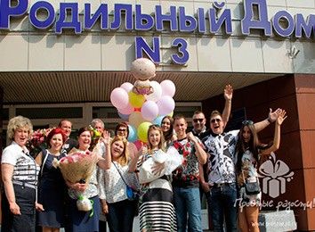 Выписка из роддома лето: что пригодиться? Рождение малыша в семье - самое значимое событие в жизни. Не удивительно, что практически все родители мечтают, чтобы в день выписки, в первый день жизни ребенка вне больничных стен, он был одет красиво... Выписка ребенка из роддома летом, что взять с собой?, Выписка из роддома лето, Выписка из роддома в мае, Что одеть на выписку в мае, Выписка ребенка из роддома в мае, Выписка новорожденного в мае, Выписка в мае как одеть ребенка, Что нужно на выписку в мае, Выписка из роддома в июне