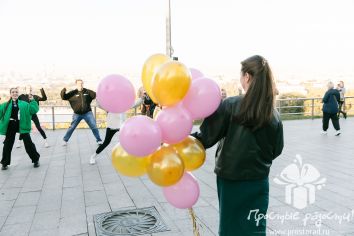 В нашем агентстве «Простые Радости» мы всегда стремимся создавать уникальные и незабываемые праздники. Недавно нам выпала честь организовать удивительный сюрприз для юбилея, который стал настоящим событием не только для именинницы, но и для всех п... заказать организацию флешмоба